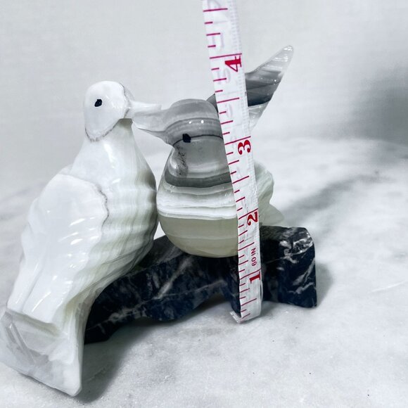 Vtg Hand-Carved Onyx Sculpture Pair Love Birds Doves Marble Base White & Gray - Picture 7 of 8